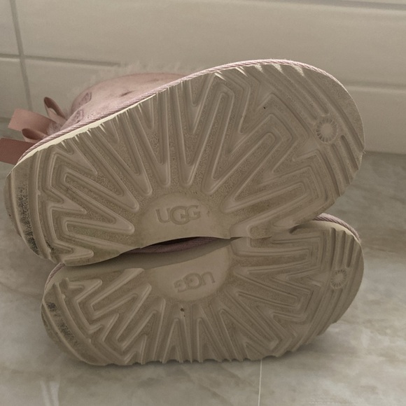 Ugg boots with bow little girl size 25 - Picture 3 of 5